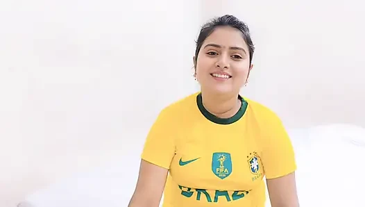Üvey erkek kardeş bir futbol maçına bahis oynarken güzel üvey kız kardeşini sikiyor. (tam bangla ses)