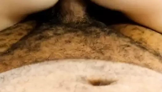 Kremsi bitişli ters kovboy kız