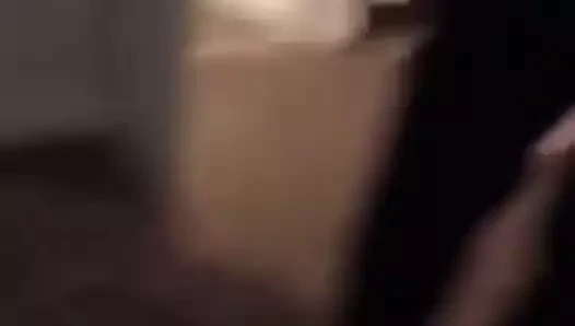 Diz derin içinde kedi