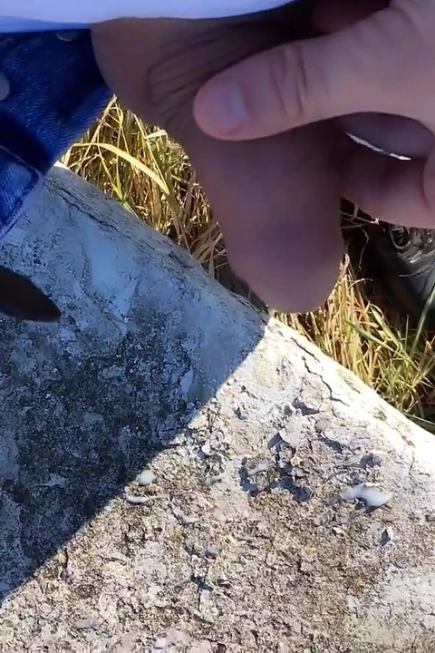 Açık havada taşa dölüme işiyorum
