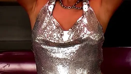 Devils dolls - francesca felucci dildo odasında mastürbasyon yapıyor