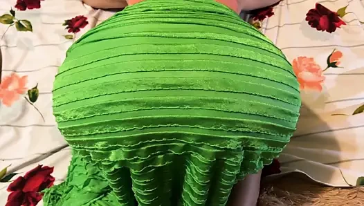 Yaşlı götü ve göğüsleri sıkı ve anal seksten titriyor