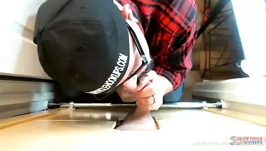 İtfaiyeci zafer deliğinde emilir