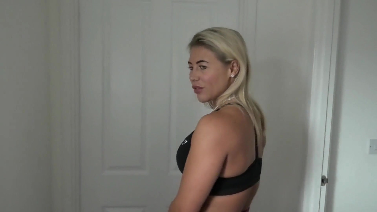 Nosy Callie Can't Resist the Opportunity to Snoop Round Her