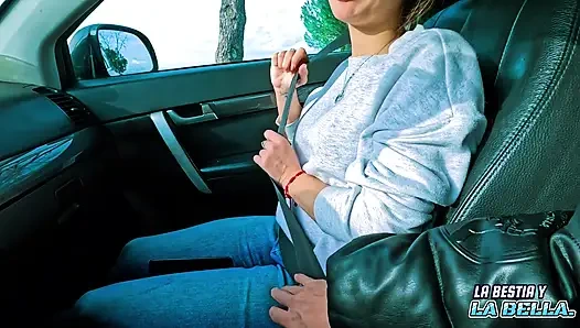 Yabancı sakso karşılığında beni evime götürüyor ve sonra sikiyor