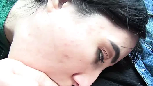 Arabada sakso çekiyor