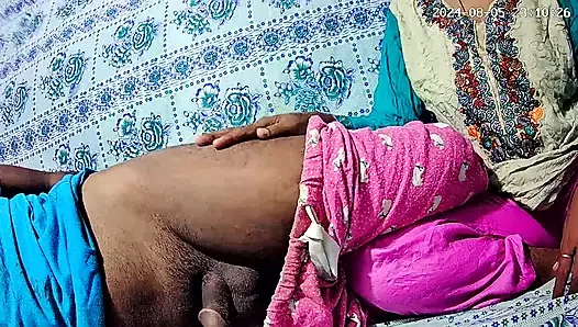 Büyük ördek Hintli adam ve kadın ormanda seks yapıyor