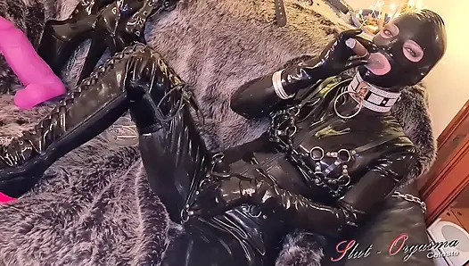 Оргазм-шлюшка Celeste в черном латексе, фетиш сигарой и мягкий разговор на немецком