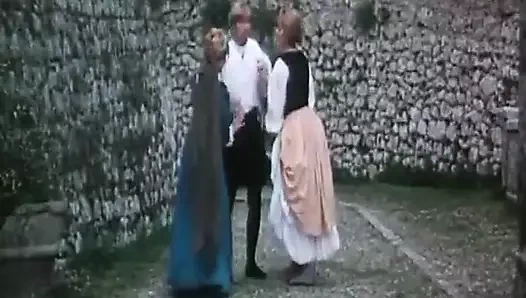 Güzel ateşli bayanlar harika bir anal üçlü seksten sonra döl yemeyi seviyor