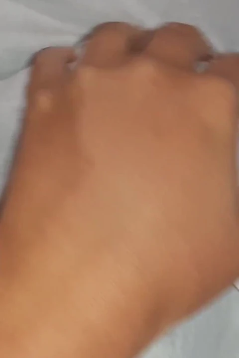 Utangaç oda arkadaşımız bizi cunnilingus ile uyandırdı, sürpriz üçlü seks