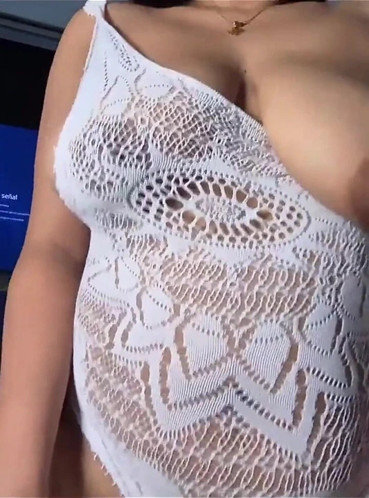 Hayatı boyunca benimle büyüdü ve şimdi her gün sikişiyoruz.