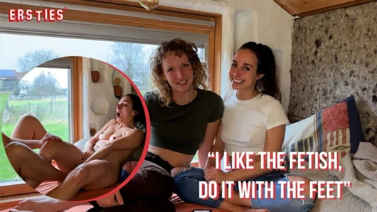 Ersties - lezbiyenler birlikte ayak fetişinden zevk alır