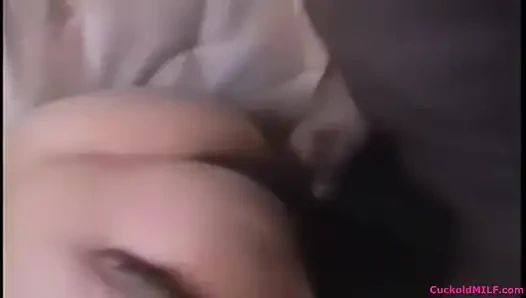 Siyah çoraplı aldatılan orta yaşlı seksi kadın büyük zenci yarağı tarafından sikiliyor