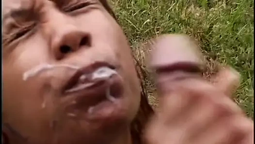 siyah sürtük alır yağlanmış yukarı tarafından onu latino sevgilisi ve onlar fuck açık havada