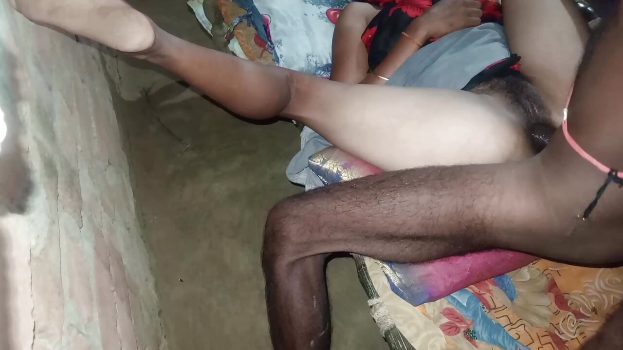 Meri evli kadın ka bahan ke sath ilk kez odam güzel sikiliyor