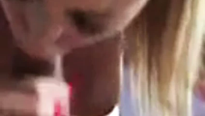 Sıcak sarışın oral seks