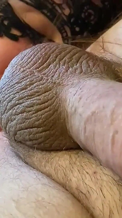 Baskın ustamın analını yalıyorum, o kokuyor ve ben götünü kokliyorum. Dilimle çalışıyorum ve dilim onun içine giriyorum... | Klip 1