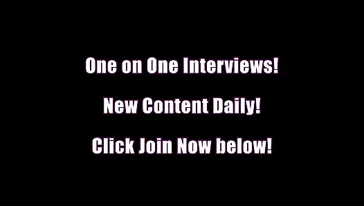 Haley Reed ateşli, damlayan sikiş deliğini açıp parmaklamayı seviyor.