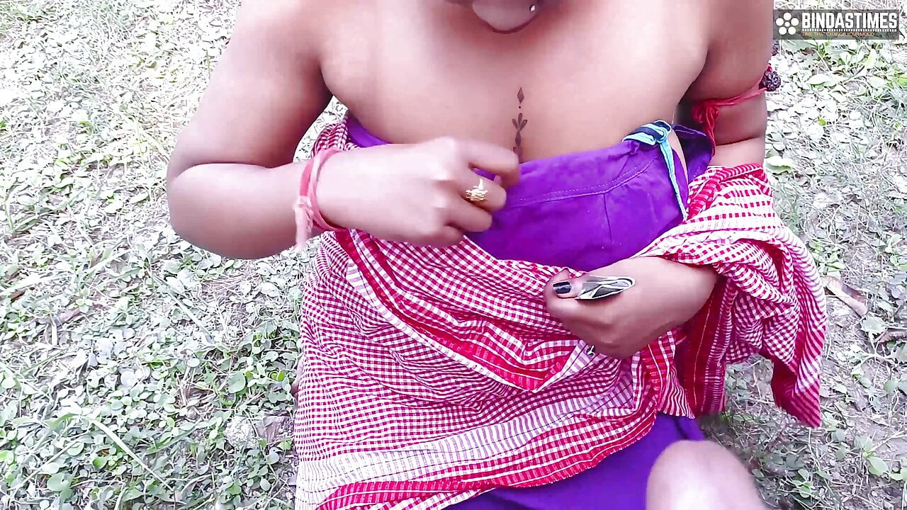 Dekhiye kaise ek ladke ne gaon ki ladki ko pata ke chod dala kim bhi video banate huye (Hintçe ses )