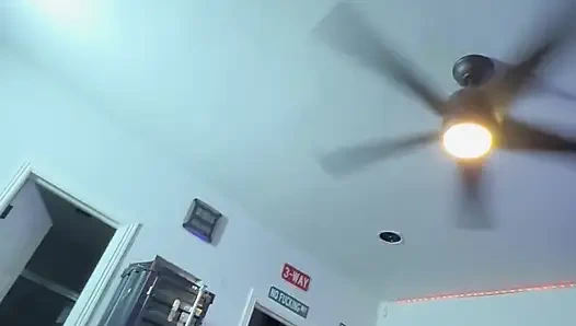 Yaramaz üvey anne kocasını oğullarıyla aldatıyor üvey baba