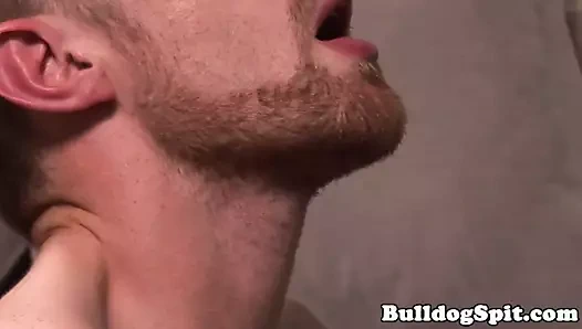 Büyük İngiliz delikanlı sırılsıklam içinde boşalmak sonra anal