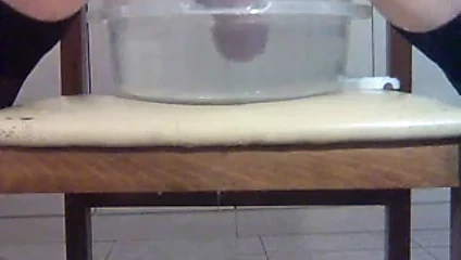 Bir horozu çok sıcak suya batırmak