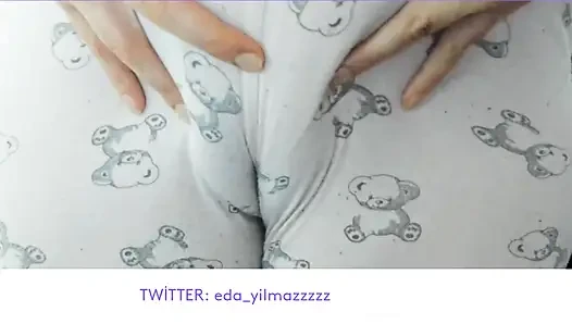 CAMELTOE- SWOLLEN PUSSY- MASTURBATE WITH PAJAMA- RUBBING PUSSY WITH PAJAMA