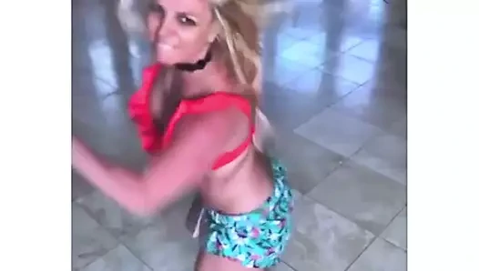 Britney spears - zıplayan göğüsler dans ediyor