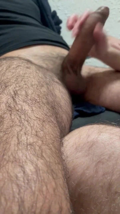 "Arkadaşımın yarağını emiyor ve tükürük dolu bir elle muameleyle boşaltıyor" dan mutlaka görülmeli an