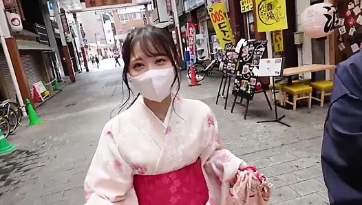 Saf beyaz ince vücut ve beyaz şeftali! Şehir merkezinde büyüyen yeni mezun ofis hanımı!