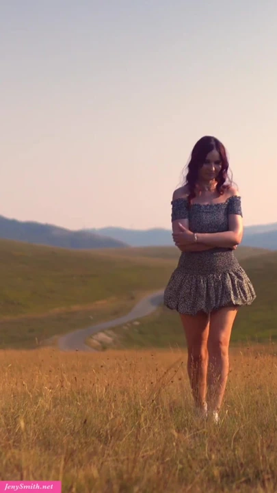 Dağ ve kadın. Tam video sadece JenySmith.net