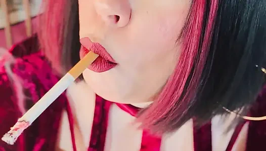 Kadife ve sigara! Tina Snua chain sigara içiyor 2 mantar 100 sigara - sürüklenen omi ome snap sigara içeni içine alıyor