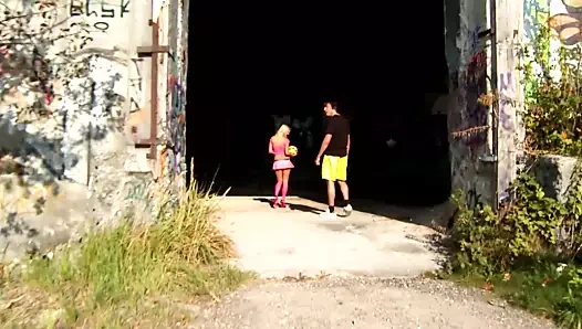 Eski bir Alman fabrikada bir deli için 3 musluklar