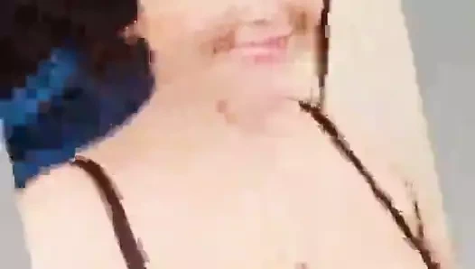 Sıcak yenge ile büyük göğüsler