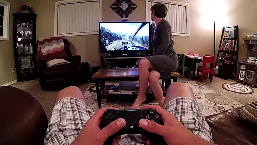 Ps4 oynarken yarağını emiyor