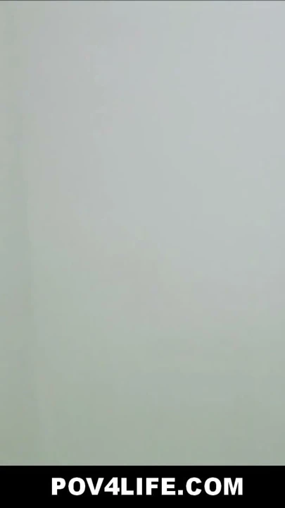 Busty genç sarışın genç alışveriş merkezindeki soyunma odasında becerdin alır, pov | Klip 1