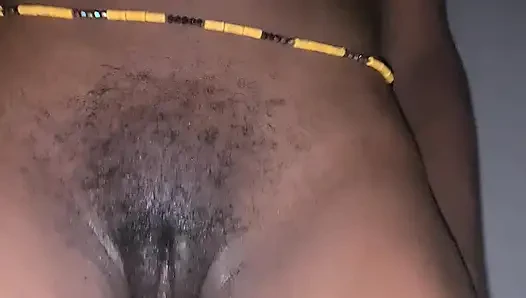 Afrikalı zenci genç kız yağlanmış elma buttom twirking, seksi dans bakış açısı