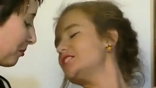 Yaramaz Alman sekreter ve kolejleriyle özel fetiş seansı