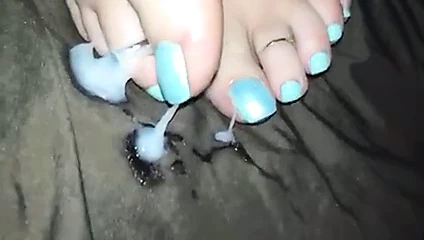 Dinlenme ayakları ve ayak parmakları üzerinde ibadet ve boşalmak