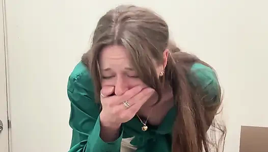 İniyorum umarım kimse beni duymaz!