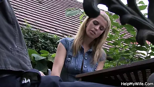 azgın kız alır onu amcık yaladı önce horoz sürme