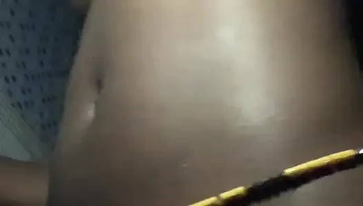 Zenci tanrıça ısıyı seksi titreşimler kıvrıyor ve twerk büyüsü yapıyor