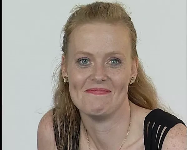 Rothaarige Milf Dildo rein und Schwanz blasen