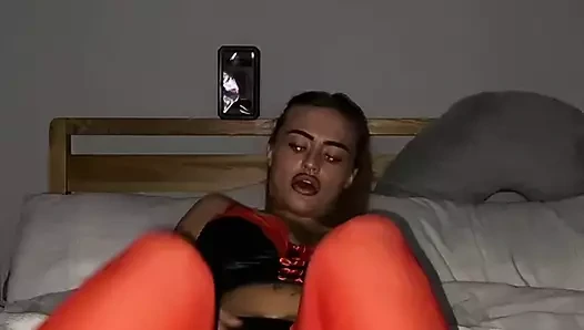 Şişman götlü gotik üvey kız kardeş tek başına oynuyor