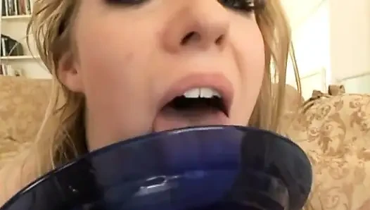 Çılgın sarışın kaltak için sert çifte penetrasyon