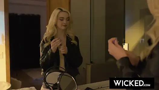 Wicked - ateşli sarışın Lexi Lore sert sikiliyor