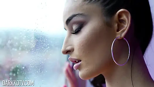 Emily Willis gırtlağına kadar alıyor