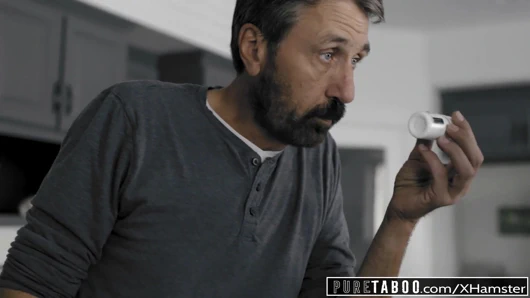 Pure tabu genç sürtük emily willis şaplak &amp; Creampie tarafından adım baba