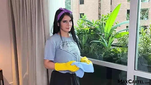 hizmetçi ile büyük memeli