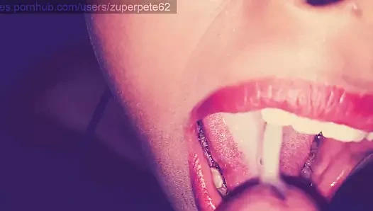 Susy'nin ağzına boşalmak büyük boşalma